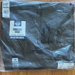 Dockers Signature Khaki Lux Cotton Stretch Pants in Dark Pebble